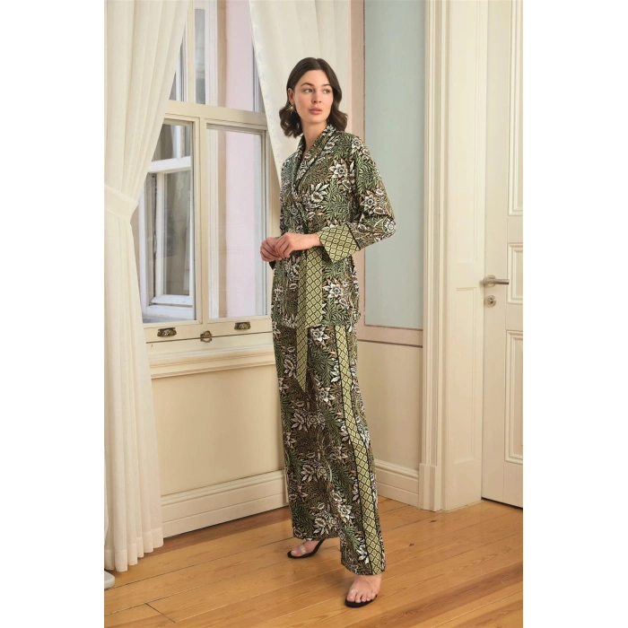 Çiçek Yaprak Ve Etnik Desenli Pijama Takımı