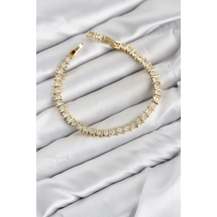 CM Şerit Model Zirkon Taşlı VIP Seri Gold Renk Pirinç Kadın Bileklik TJ-BB8606