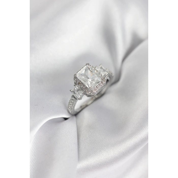 Gümüş Renk Kare Baget Zirkon Taşlı Tek Taş Model Kadın Yüzük - TJ-BYK3937