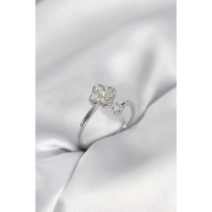 Gümüş Renk Zirkon Taşlı Yonca Model Kadın Yüzük - TJ-BYK4006