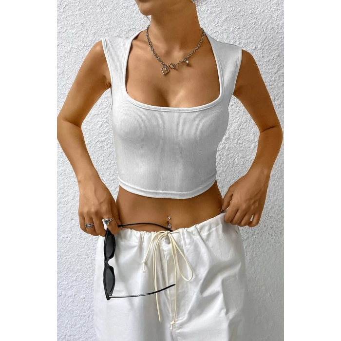 Kadın Beyaz Kare Yaka Kalınlaşan Omuz Detaylı Crop Top Bluz