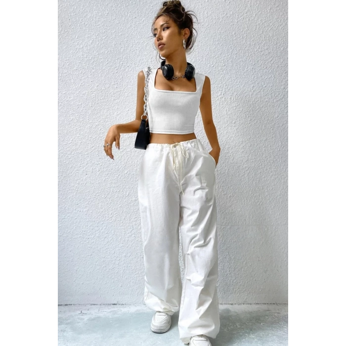 Kadın Beyaz Kare Yaka Kalınlaşan Omuz Detaylı Crop Top Bluz