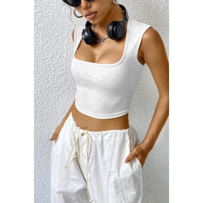 Kadın Beyaz Kare Yaka Kalınlaşan Omuz Detaylı Crop Top Bluz