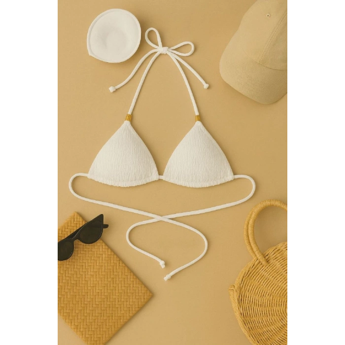 Kadın Beyaz Pedli Üçgen Bikini Üstü Halter Bağlamalı Aksesuarlı