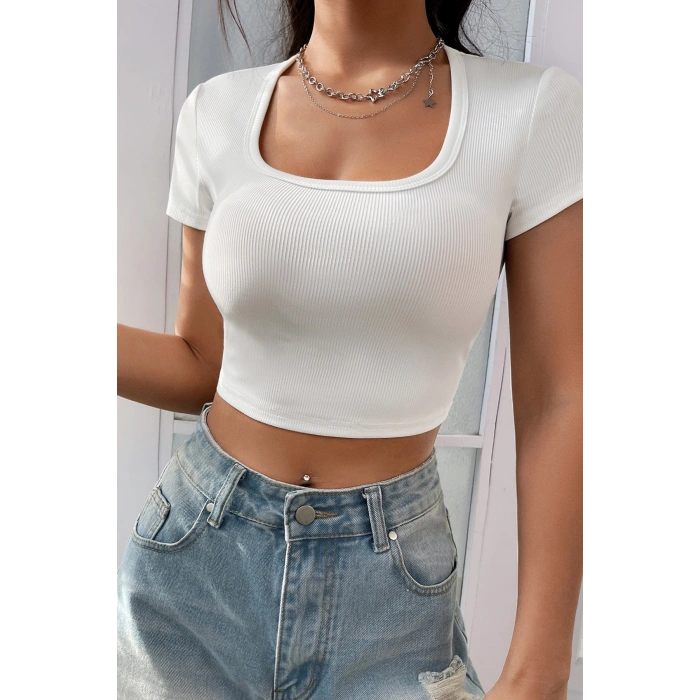 Kadın Beyaz Yarım Kol Düz Yaka Crop Top Bluz