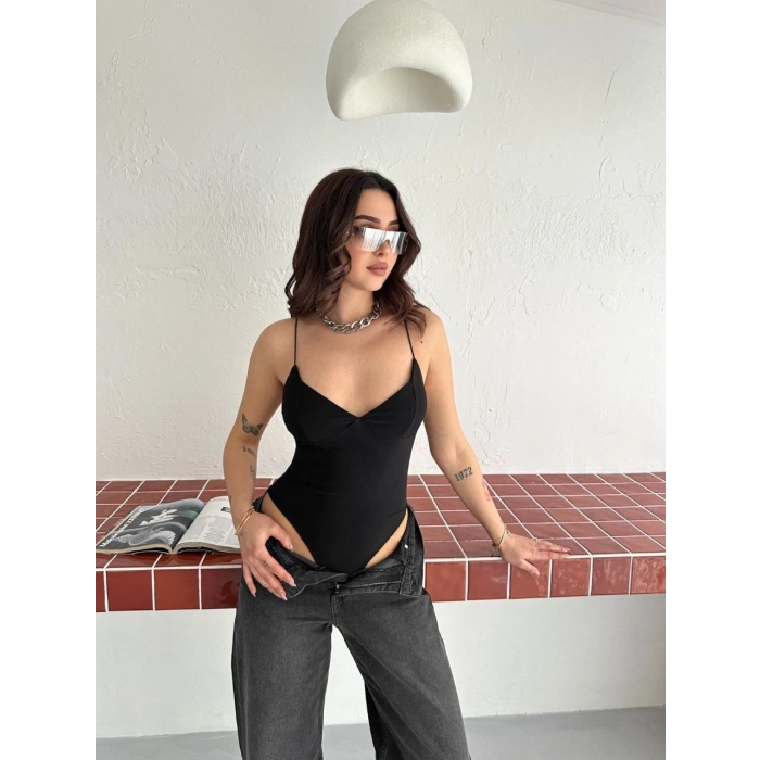 Kadın Derin Dekolte Askılı Body Sırt Dekolteli Şık Kolsuz Yazlık Bodysuit - Siyah
