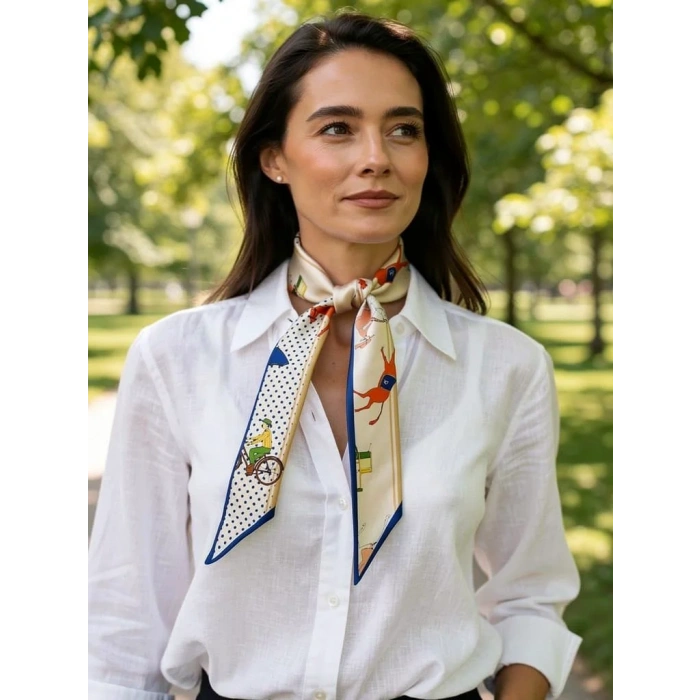 Kadın Retro Karakter Figürlü Puantiye Desenli Fular – Zarif ve Eğlenceli Stil