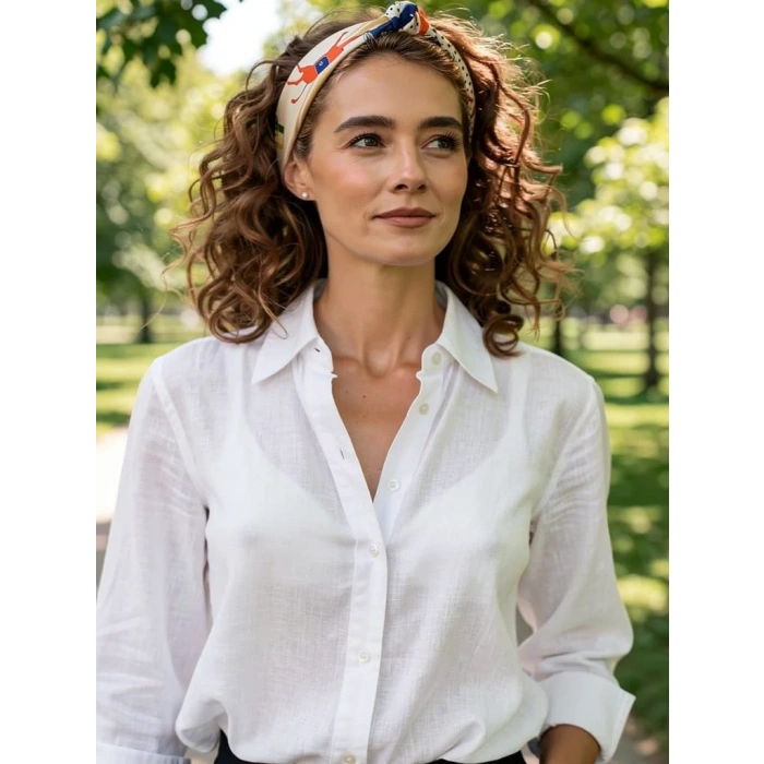 Kadın Retro Karakter Figürlü Puantiye Desenli Fular – Zarif ve Eğlenceli Stil