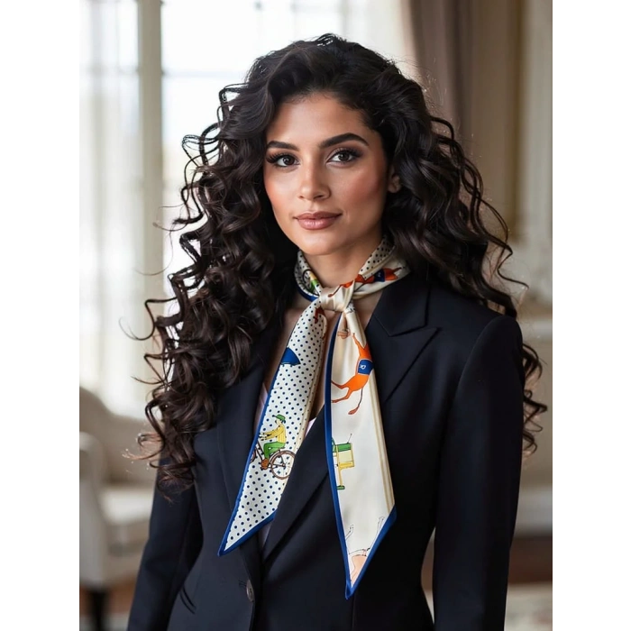 Kadın Retro Karakter Figürlü Puantiye Desenli Fular – Zarif ve Eğlenceli Stil