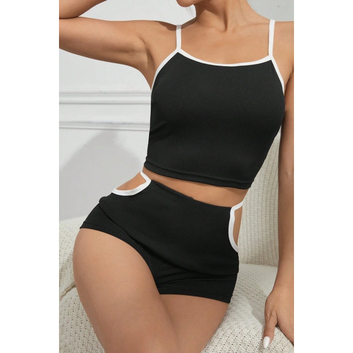 Kadın Siyah Beyaz Şortlu Cut-out Detaylı Gecelik Takımı