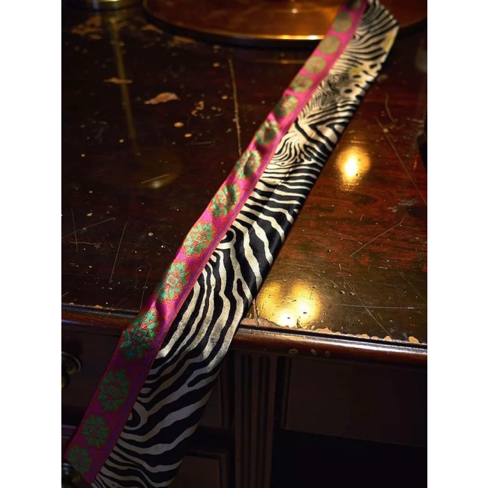 Kadın Zebra Desen Saten İnce Fular – Çanta & Boyun Bağlamaya Uygun, Şık Hediye Seçeneği