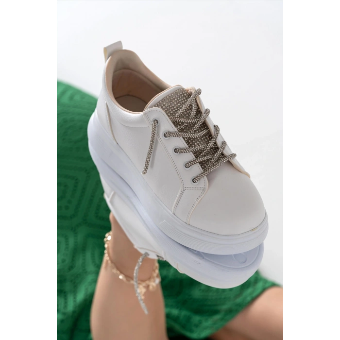 Karen Beyaz Taşlı Bağcıklı Spor Ayakkabı