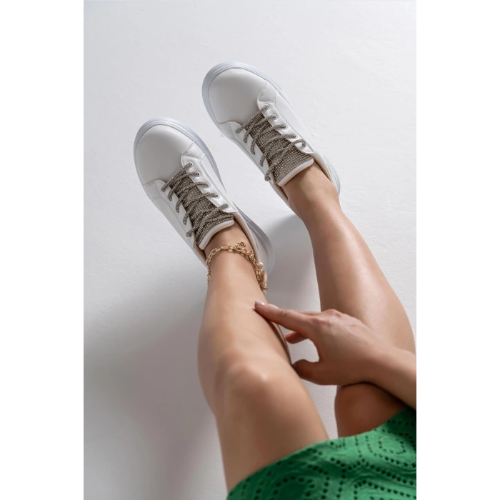 Karen Beyaz Taşlı Bağcıklı Spor Ayakkabı