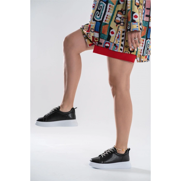 Karen Siyah Taşlı Bağcıklı Spor Ayakkabı