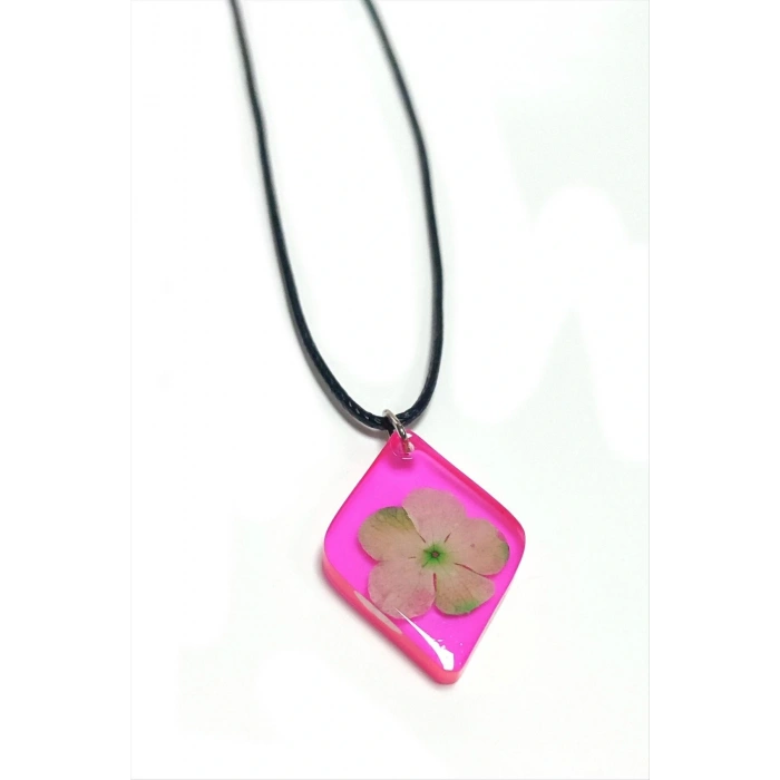 Kartopu Çiçeği Baklava Dilimli Epoksi Kolye