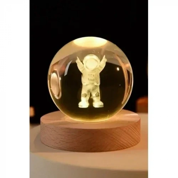 Kişiye Özel 3D Astronot Küre Kristal Led Gece Lambası – USBli Ahşap Standlı LED Masa Gece Lambası
