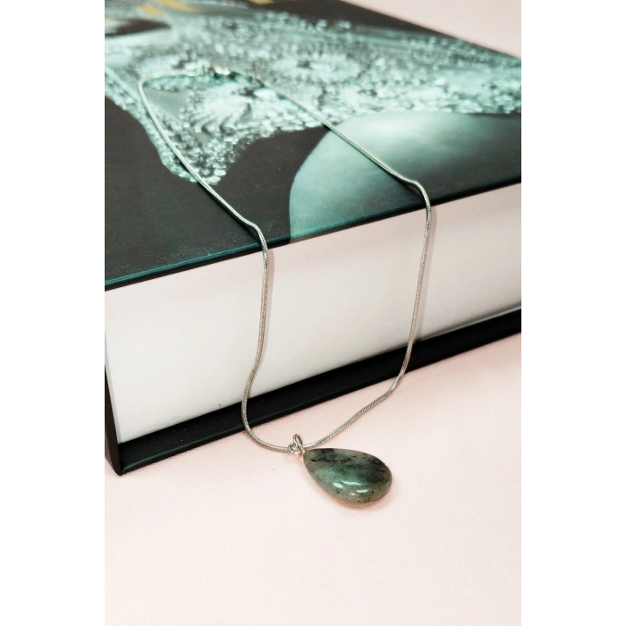 Labradorit Doğal Taşı Zincirli El Yapımı Kolye Uç: 2 cm Zincir: 20 cm Kutulu