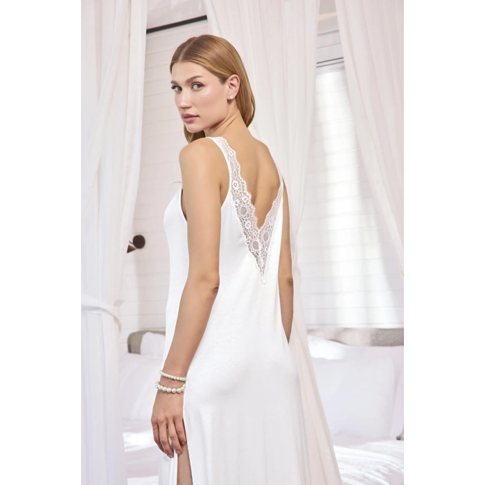 MARSiLYAN-  Göğüs ve Sırt Dekolteli Dantelli ve Yırtmaçlı Gecelik