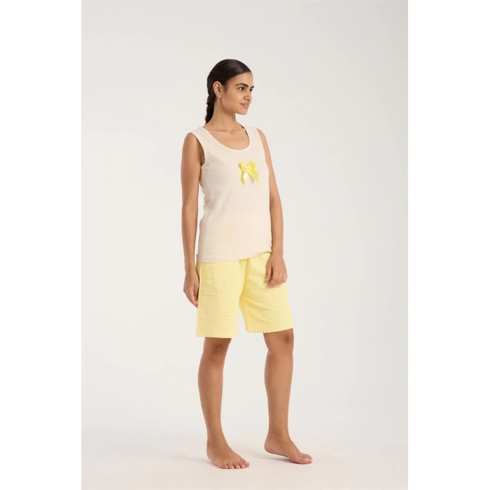 MARSiLYAN- Kadın Beyaz Kurdele Detaylı Sarı Çizgili Şortlu Pijama Takımı