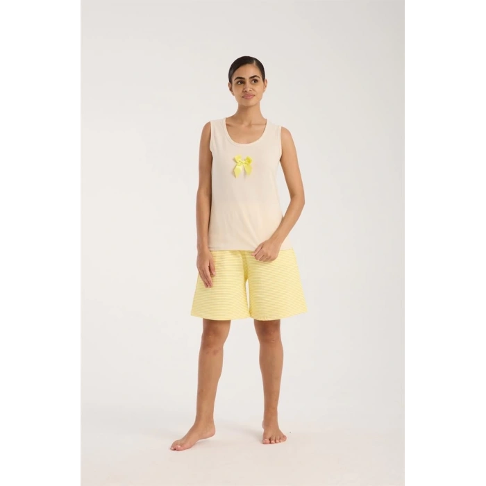 MARSiLYAN- Kadın Beyaz Kurdele Detaylı Sarı Çizgili Şortlu Pijama Takımı