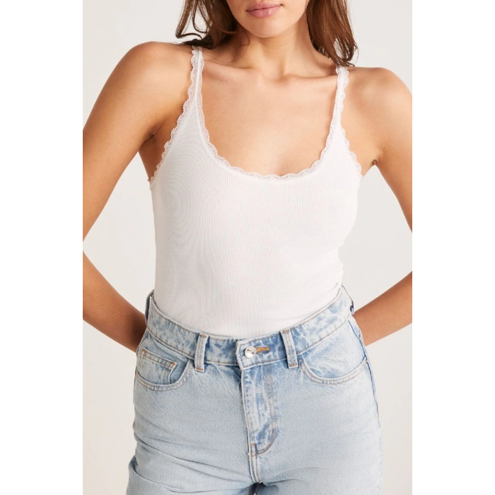MARSiLYAN- Kadın Beyaz Normal Kalıp Dantel Detalı Ince Askılı Oyuk Yaka Atlet