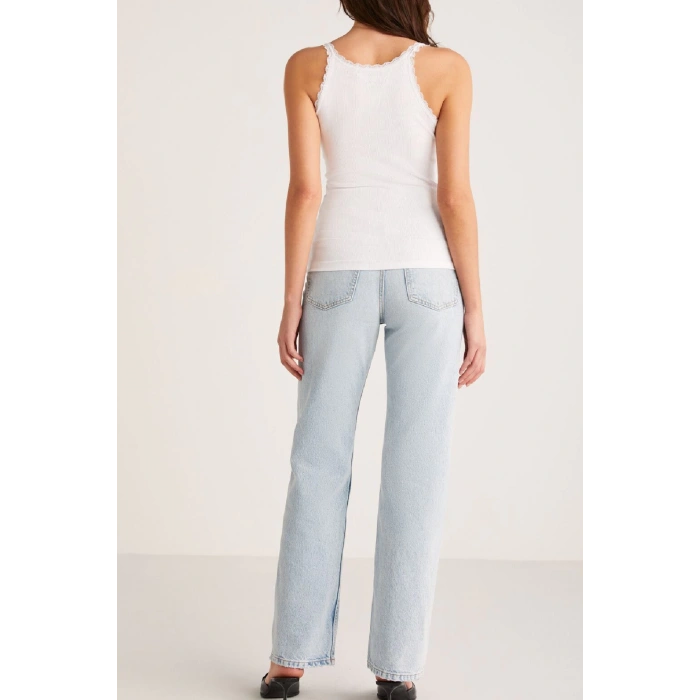 MARSiLYAN- Kadın Beyaz Normal Kalıp Dantel Detalı Ince Askılı Oyuk Yaka Atlet