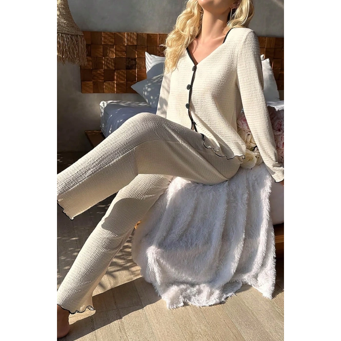 MARSiLYAN- Kadın Beyaz Örme Kumaş V Yaka Düğmeli Rahat Şık Pijama Takımı
