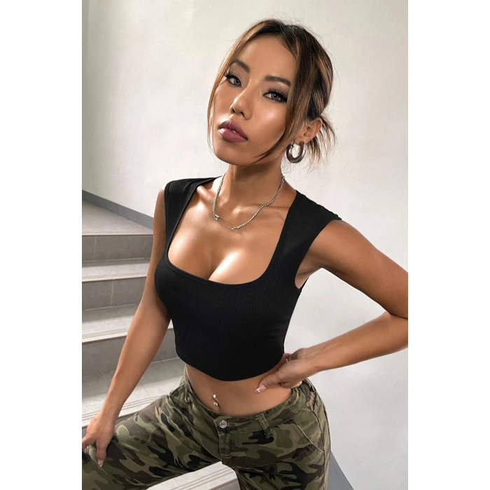 MARSiLYAN- Kadın Siyah Kare Yaka Kalınlaşan Omuz Detaylı Crop Top Bluz