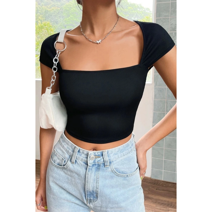 MARSiLYAN- Kadın Siyah Kare Yaka Yarım Kol Göğüs Dekolteli Crop Top Bluz