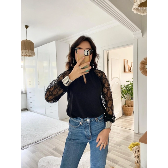 MARSiLYAN- Kadın Uzun Kollu Göğüs Pencere Detay Yaka Boğazlı Kolları Tüllü Sandy Bluz