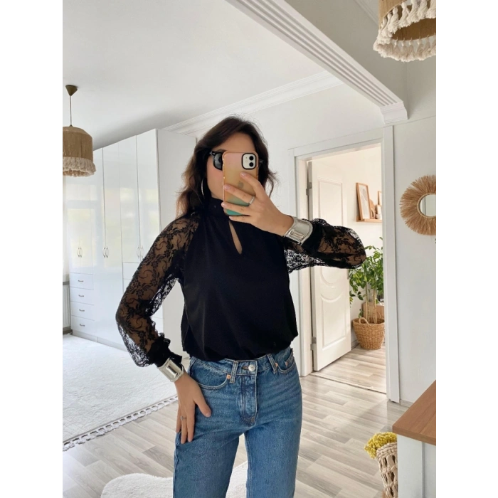 MARSiLYAN- Kadın Uzun Kollu Göğüs Pencere Detay Yaka Boğazlı Kolları Tüllü Sandy Bluz