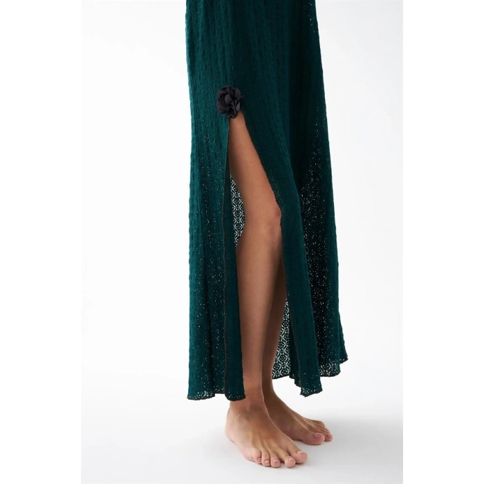 MARSiLYAN- Kadın Zümrüt Yeşili Dantel Dokulu Yırtmaçlı Uzun Gecelik – Zarif ve Rahat Uyku Geceliği