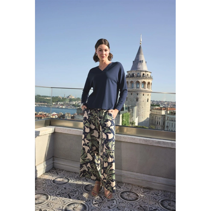 MARSiLYAN-  Yaprak Desenli Uzun Kollu V Yaka Pijama Takımı