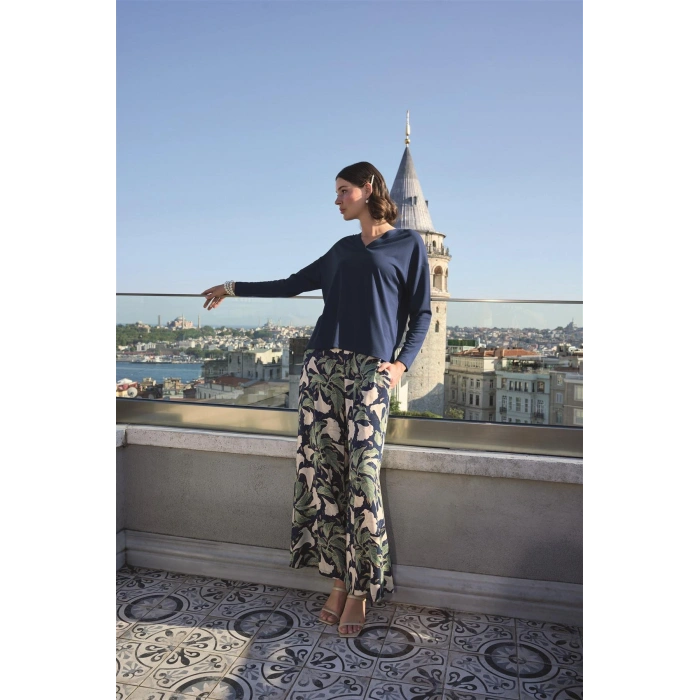 MARSiLYAN-  Yaprak Desenli Uzun Kollu V Yaka Pijama Takımı