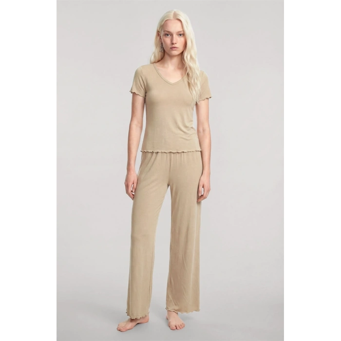 MİRAY- Kadın Bej V Yaka Yumuşak Dokulu Pijama Takımı Rahat ve Şık Ev Giyim Seti