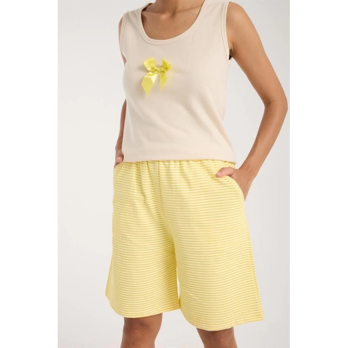 MİRAY- Kadın Beyaz Kurdele Detaylı Sarı Çizgili Şortlu Pijama Takımı