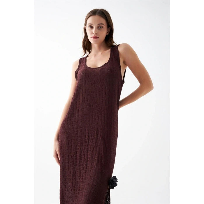 MİRAY- Kadın Mürdüm Dantel Dokulu Yırtmaçlı Uzun Gecelik – Zarif ve Rahat Uyku Geceliği