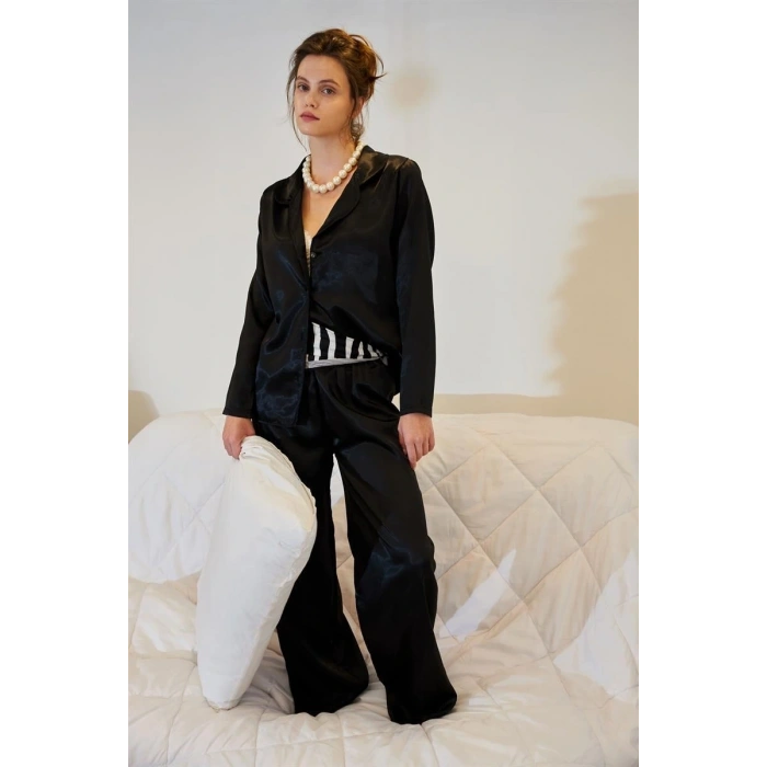 MİRAY- Kadın Siyah Oversize Saten Pijama Takımı – Rahat Kesim Şık Ev Giyim Seti