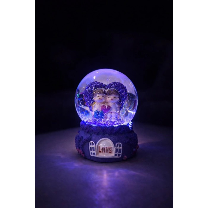 Mor Love Sevgililer Temalı Led Işıklı Kar Küresi 9 cm – Romantik & Anlamlı Sevgili Hediyesi