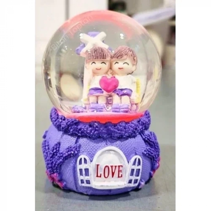 Mor Love Sevgililer Temalı Led Işıklı Kar Küresi 9 cm – Romantik & Anlamlı Sevgili Hediyesi
