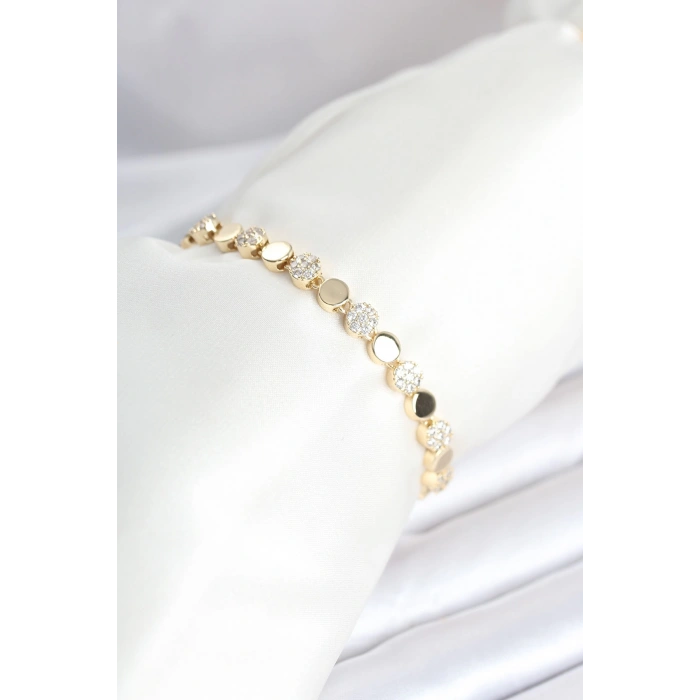 Pirinç Gold Renk Nokta Model Zirkon Taşlı Kadın Bileklik - TJ-BB8026