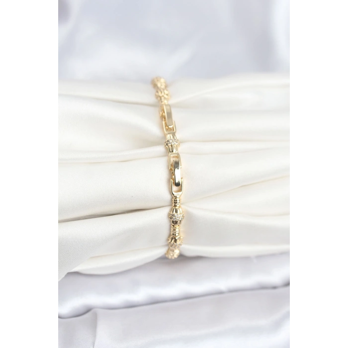 Pirinç Gold Renk VIP Seri Punta Model Zirkon Taşlı Kadın Bileklik - TJ-BB8269