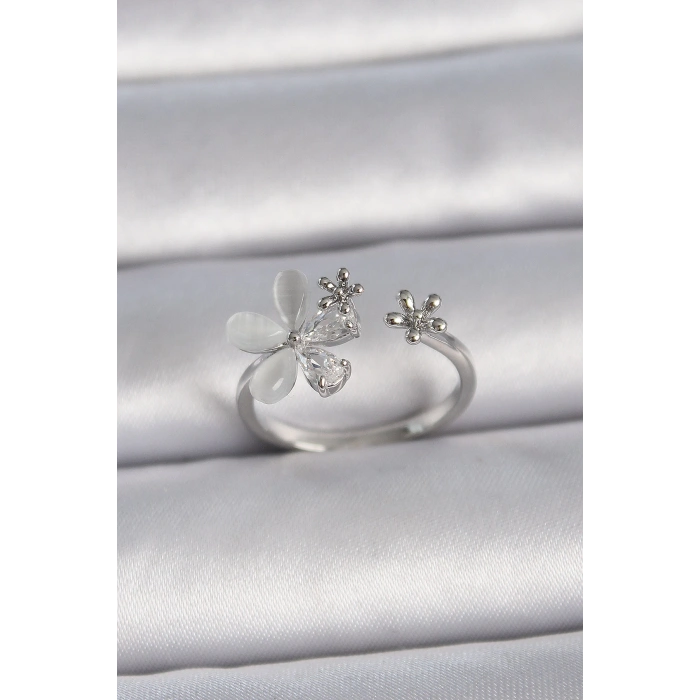 Pirinç Gümüş Renk Ayarlanabilir Zirkon Taşlı Beyaz Mineli Yaprak Model Kadın Yüzük - TJ-BYK3399