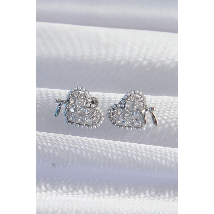 Pirinç Gümüş Renk Fiyonk Detay İncili Zirkon Taşlı Kalp Küpe - TJ-BKP9298