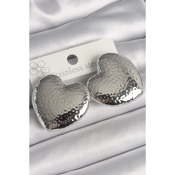 Pirinç Gümüş Renk İşleme Detaylı Kalp Model Kadın Küpe - TJ-BKP10223