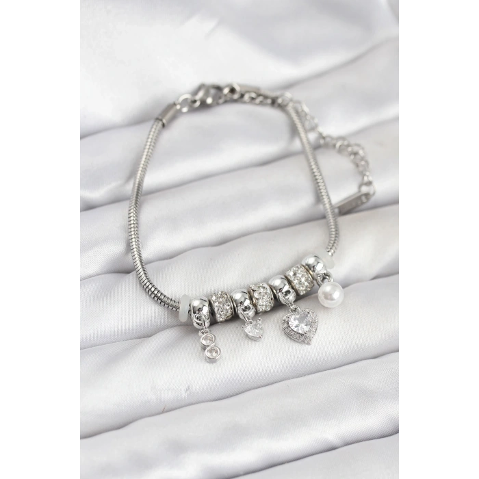 Pirinç Gümüş Renk Kalp Charmlı Kadın Bileklik - TJ-BB8208