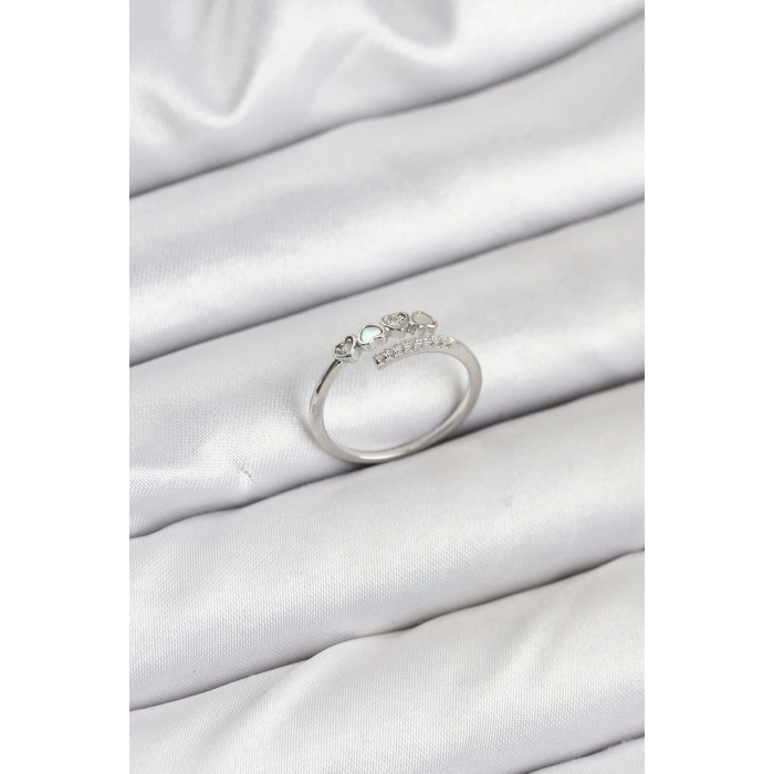 Pirinç Gümüş Renk Kalpli Detaylı Zirkon Taşlı Kadın Yüzük - TJ-BYK3841