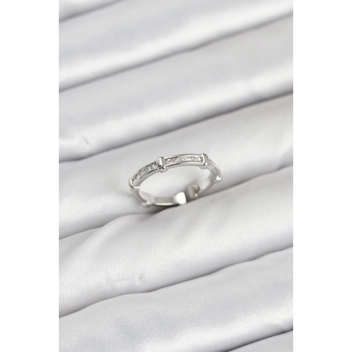 Pirinç Gümüş Renk Kemik Model Zirkon Taşlı Kadın Yüzük - TJ-BYK3889