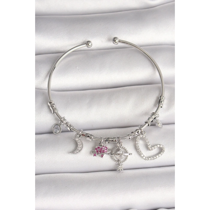 Pirinç Gümüş Renk Sallantı Zirkon Taşlı Gezegen Figür Kalp Detay Charm Kadın Bileklik - TJ-BB6899