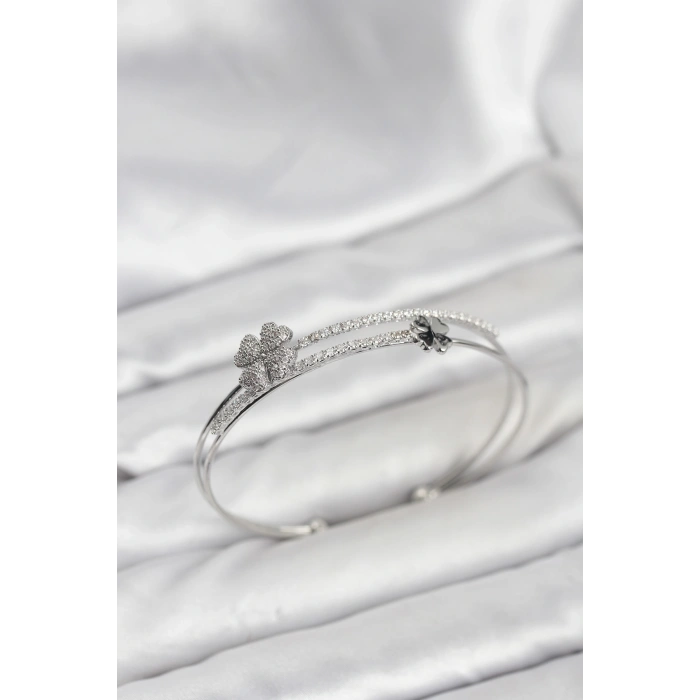 Pirinç Gümüş Renk Yonca Model Kadın Bileklik - TJ-BB8266